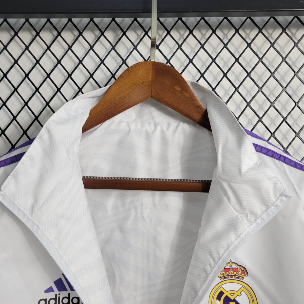 2023/2024 Real Madrid Reversible Windbreaker White - Image 8