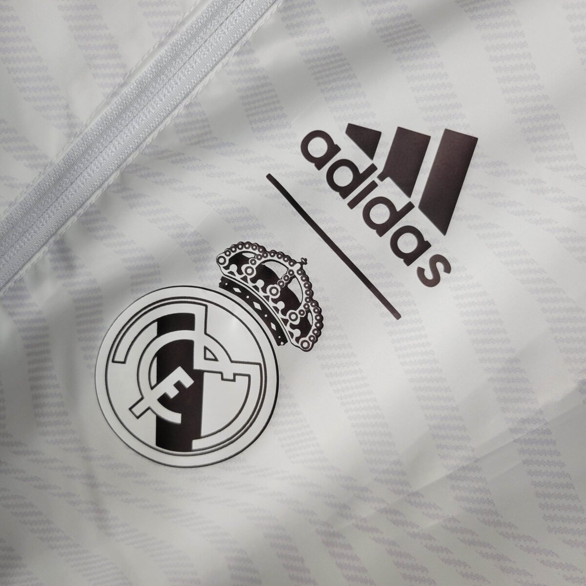 2023/2024 Real Madrid Reversible Windbreaker White - Image 15