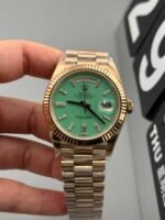 Rolex Day-Date Yellow Gold Green Baguette Diamond Dial (139000) DD3255 Movement - Image 2