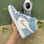 Jordan 1 Retro High OG ??Hyper Royal?? - Image 5