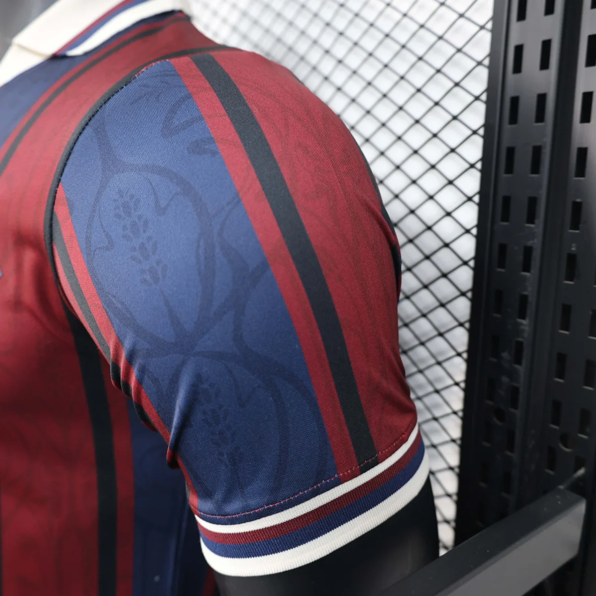 2025/2026 Player Version Barcelona 125th Anniversary Edition Red and blue Football Shirt - Image 6