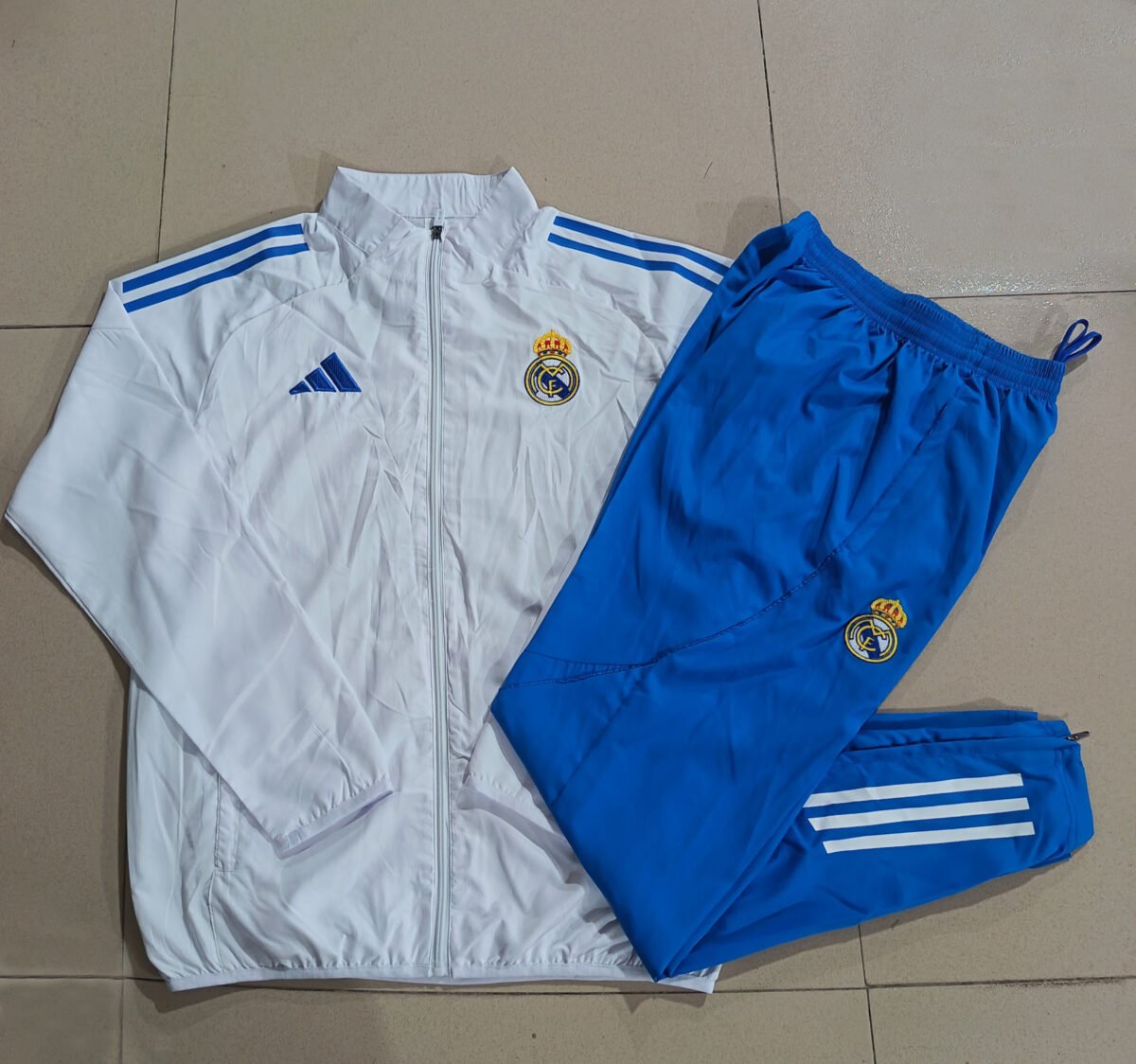 2025-2026 Real Madrid Windbreaker Training Suit Football Shirt Kids Set - Image 3