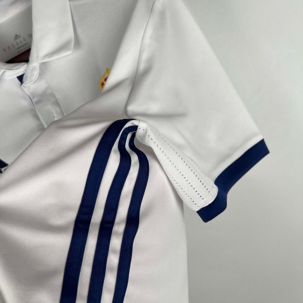 2016/2017 Retro Real Madrid Home Football Shirt - Image 7