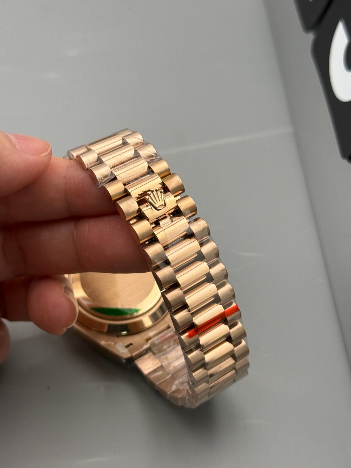 Rolex Day-Date Yellow Gold Green Baguette Diamond Dial (139000) DD3255 Movement - Image 7