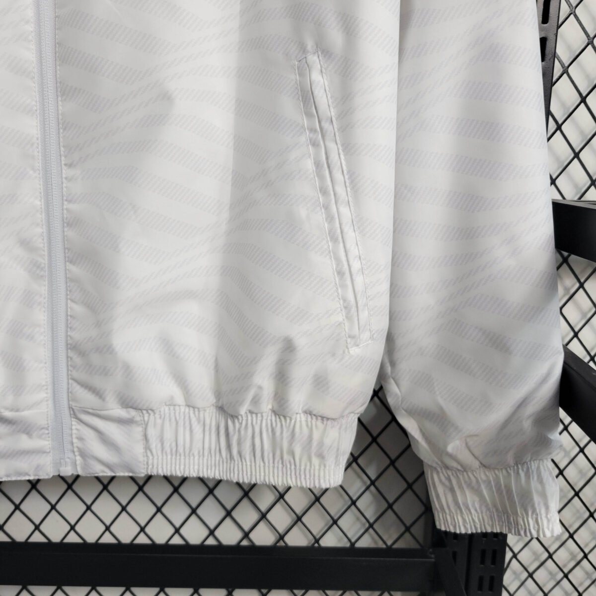 2023/2024 Real Madrid Reversible Windbreaker White - Image 18