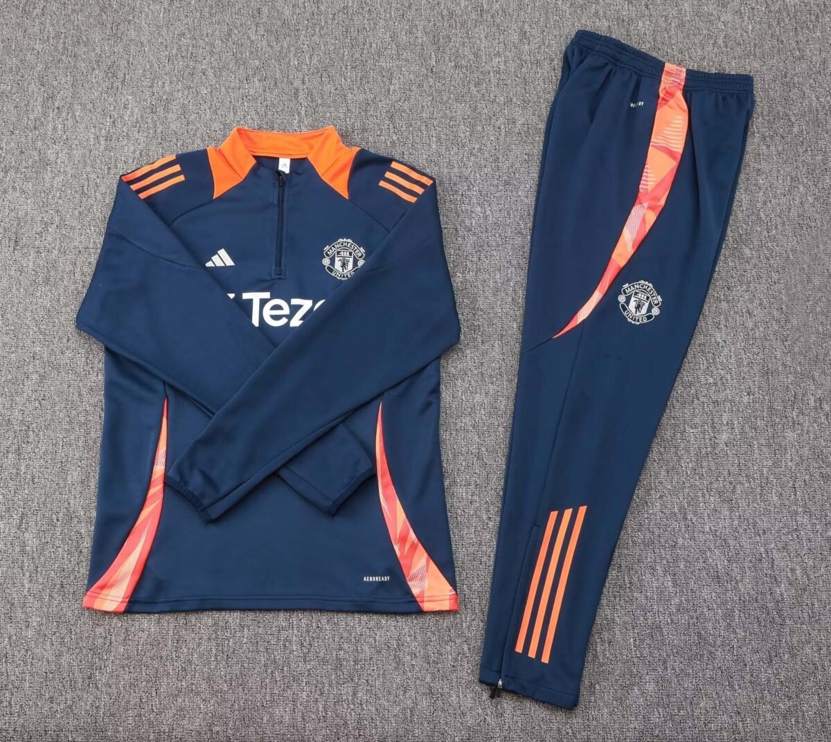 2024/2025 Manchester United Half-Pull Training Suit Royal blue Football Shirt Set - Image 3