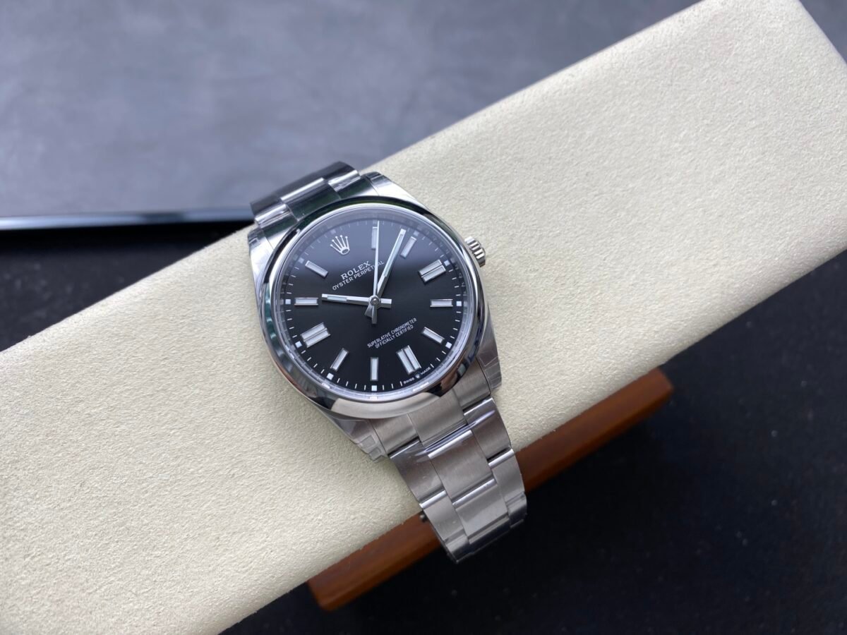 Rolex Oyster Perpetual 41mm Bright Black Dial Smooth Bezel Oyster Bracelet (124300) DD3230 Movement - Image 5
