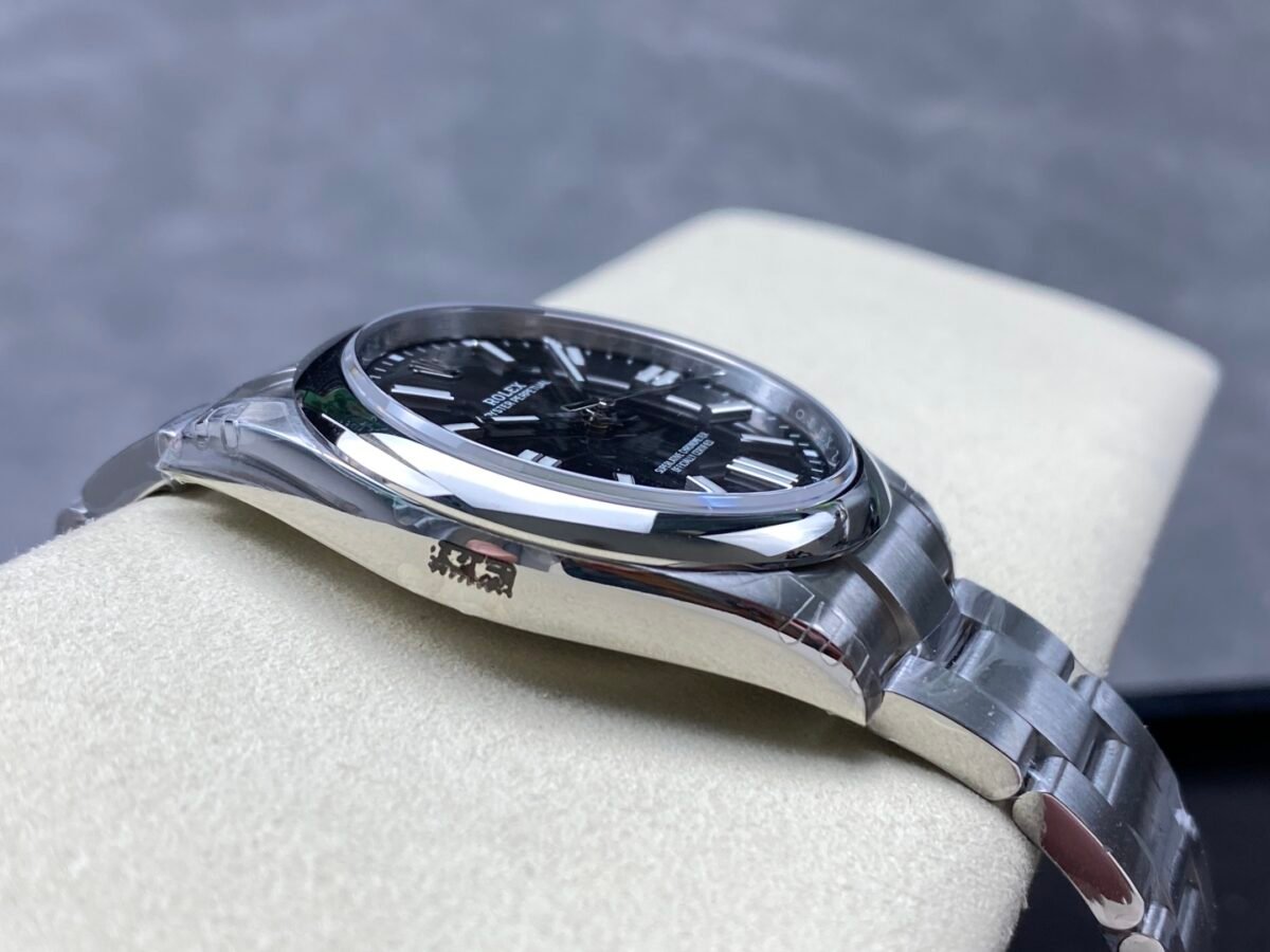 Rolex Oyster Perpetual 41mm Bright Black Dial Smooth Bezel Oyster Bracelet (124300) DD3230 Movement - Image 8