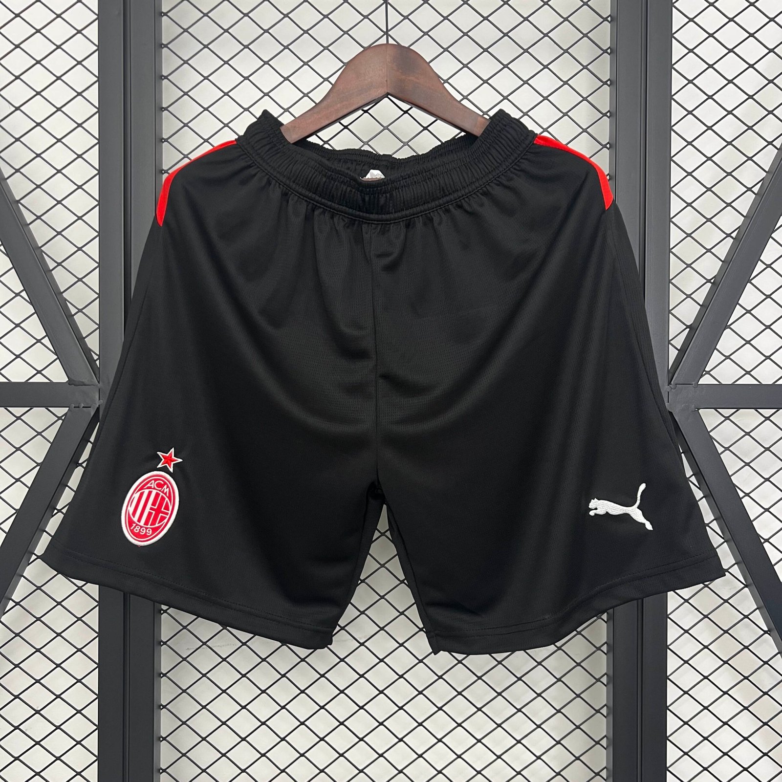 eb1cd4bdc60a148c6d9cf4433609aab2.jpg 2025/2026 AC Milan Home Shorts - Image 1