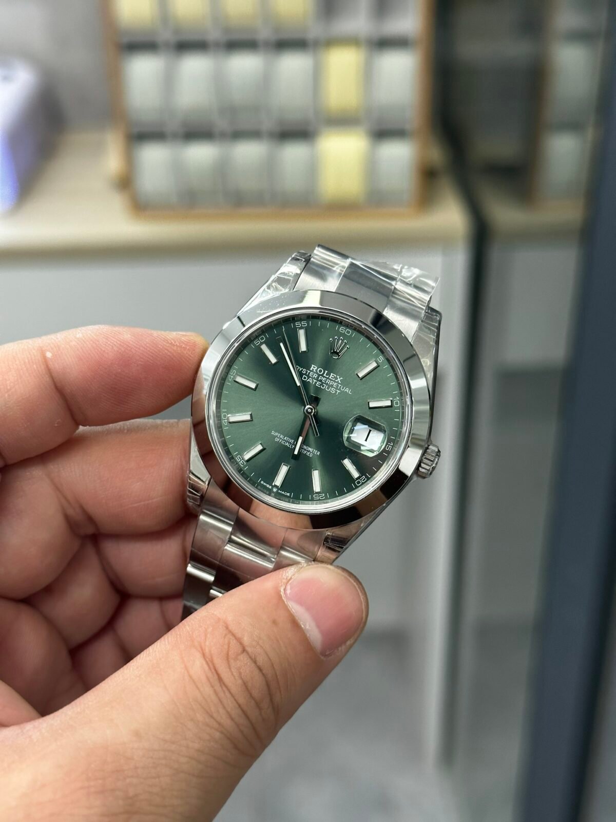 Rolex Datejust 41mm Mint Green Sunburst Dial Smooth Bezel Oyster Bracelet (126300) DD3235 Movement - Image 4