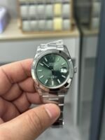 Rolex Datejust 41mm Mint Green Sunburst Dial Smooth Bezel Oyster Bracelet (126300) DD3235 Movement