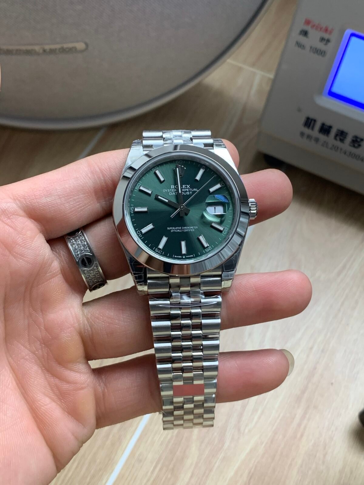 Rolex Datejust 41mm Mint Green Sunburst Dial Smooth Bezel Jubilee Bracelet (126300) DD3235 Movement - Image 2