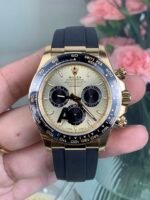 Rolex Cosmograph Daytona Yellow Gold ??Shawn Yue?? Champagne Dial Rubber Strap (126518LN) DD4131 Movement - Image 2